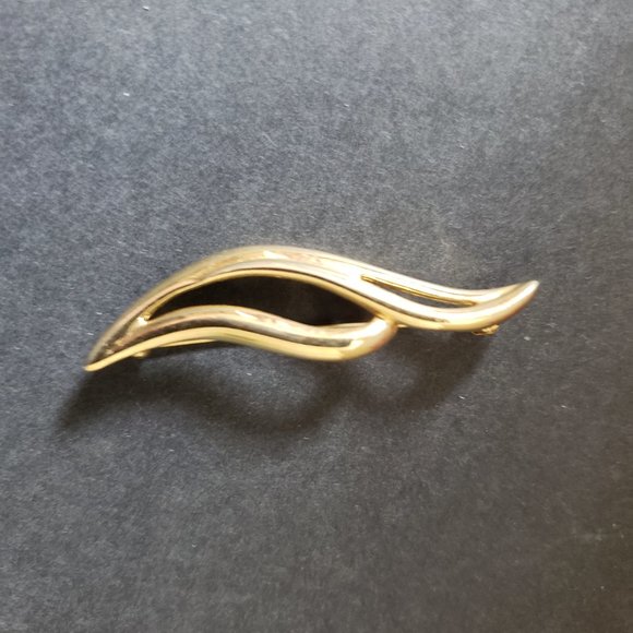 Monet Jewelry - VTG Monet brooch